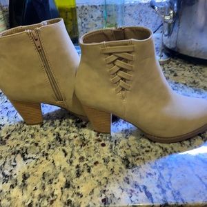 Just fab never worn beige heeled bootie